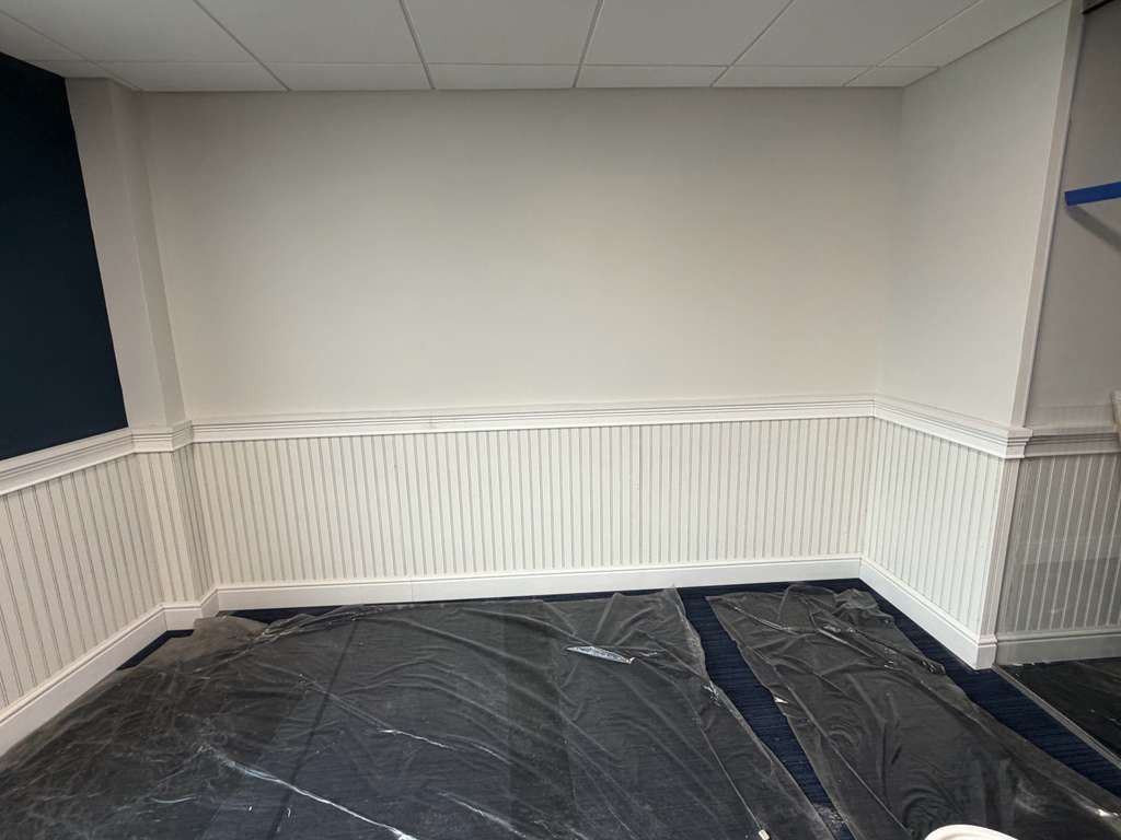 Finished room with wainscoting and chair rail trim